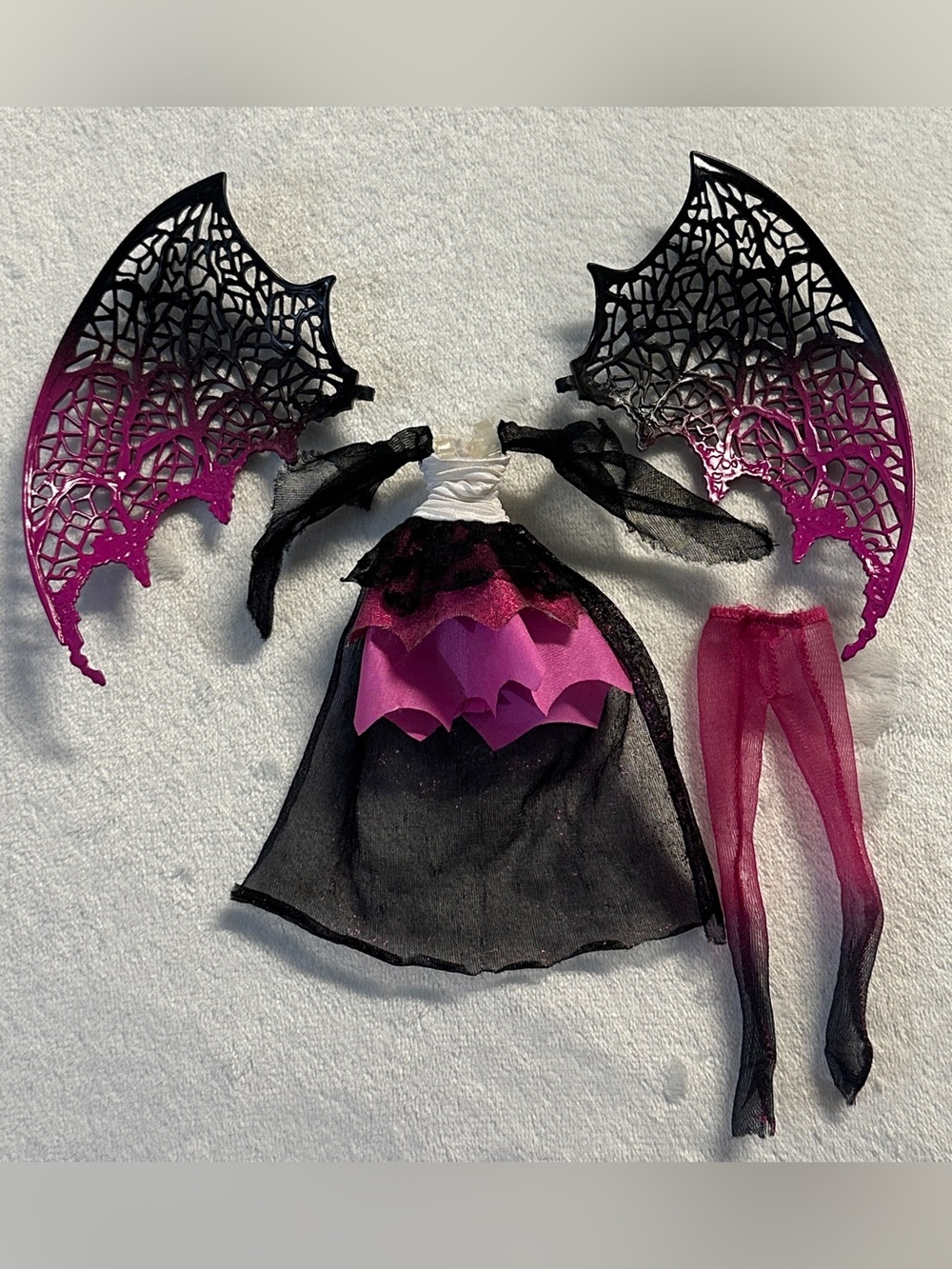 MONSTER HIGH draculara "ghouls rule" 4pc wings, dress and leggings bundle
